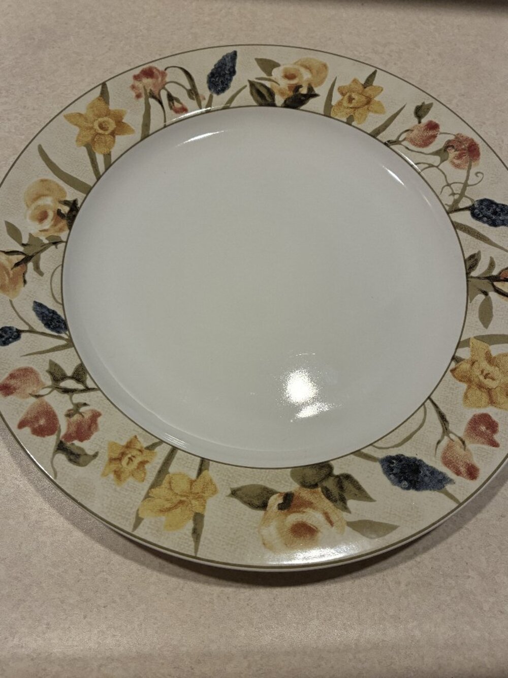Oneida Sakura Casual Dining Stoneware 11.25" Dinner Serving Plate Bud Vase